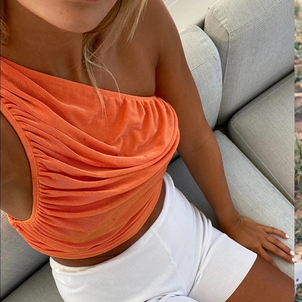 The goddess crop orange